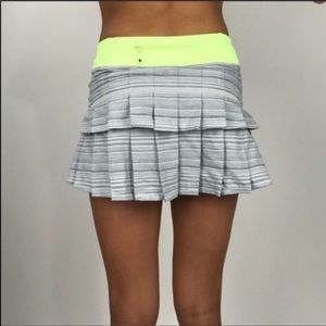 LULULEMON RARE Pace Setter Skirt Silver Spoon Mint